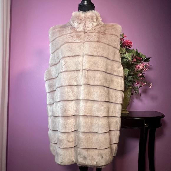 TALBOTS White Faux Fur Fluffy Winter Vest - Mob Wife Aesthetic - Women's Sz LG - Picture 1 of 14